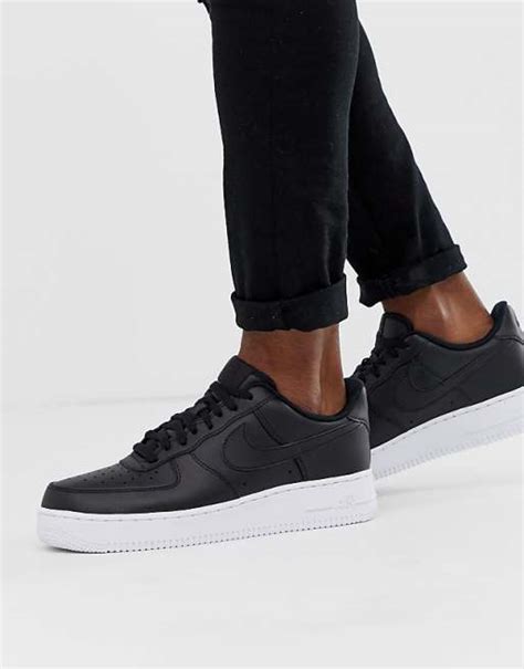 schwarze nike schuhe mit weißer sohle